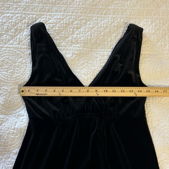 Old Navy V Front and V Back Velour Dress in Black. Size S. #datenight #classy - Picture 6 of 7